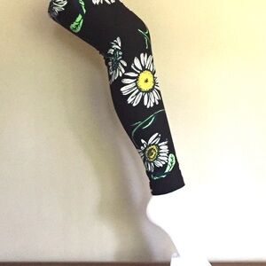 Black Daisy Floral Leggings